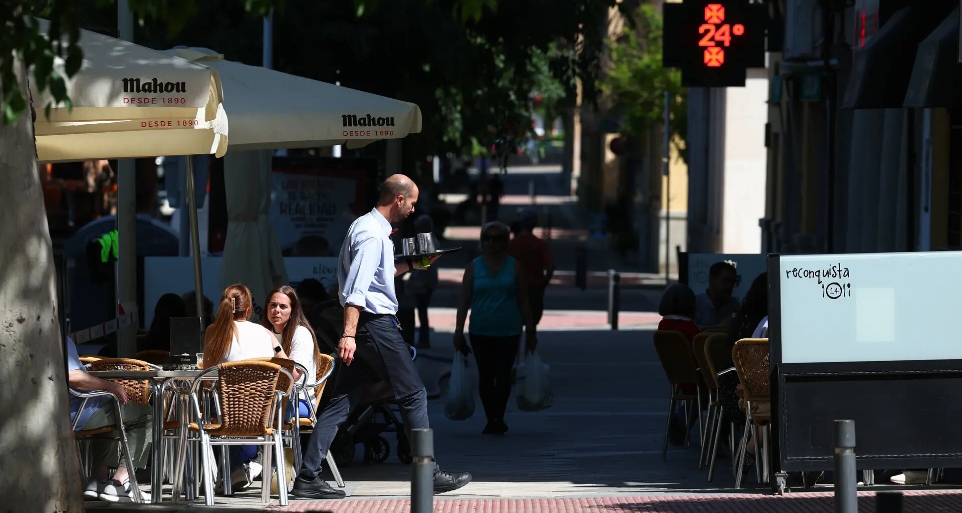 prohíbe los grupos de más de 30 personas, los megáfonos y los paraguas de los 'free tours'
