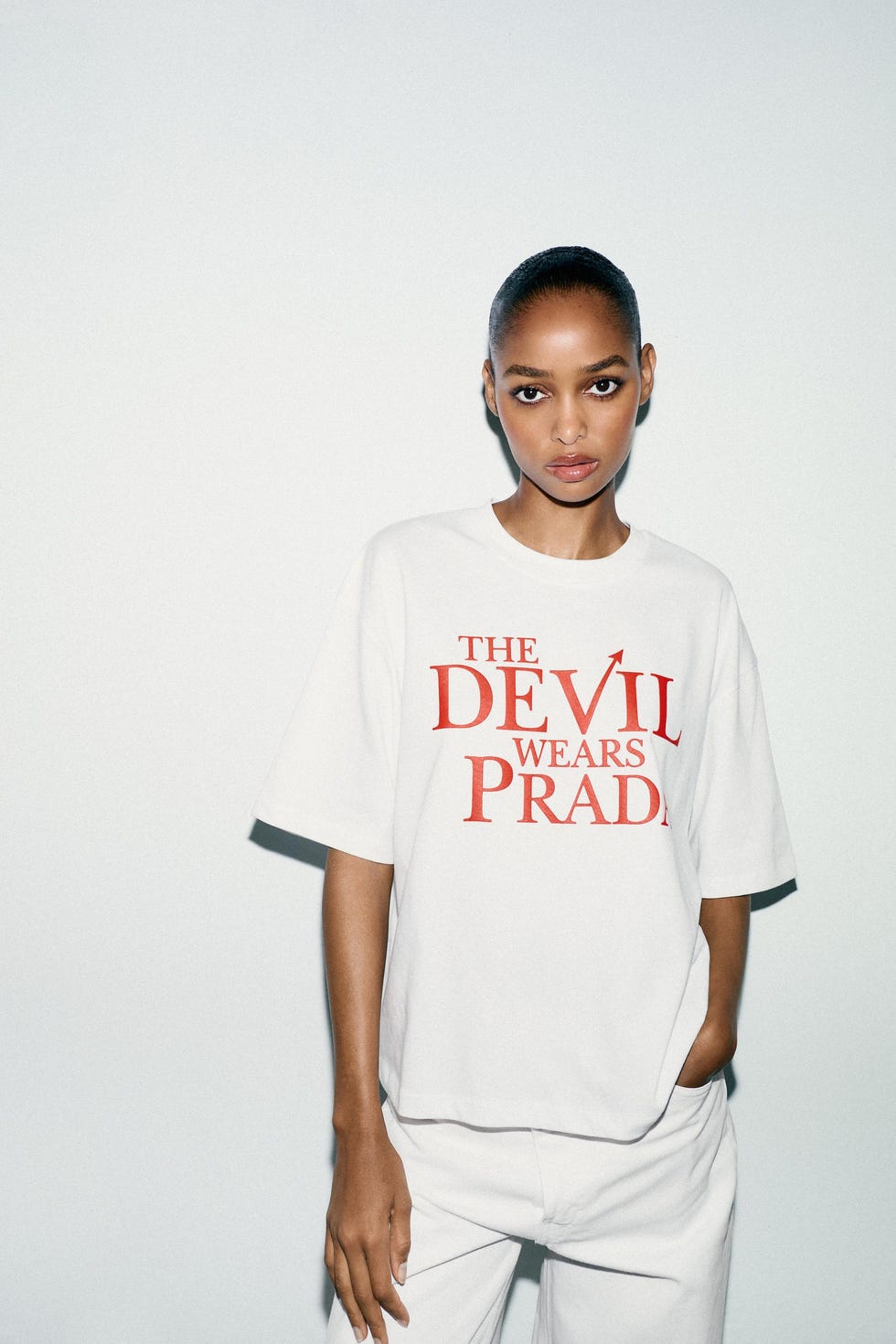 camiseta zara 'el diablo viste de prada'
