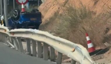 Esta es la razón por la que un coche lleva volcado una semana junto al túnel de Pilar de la Horadada en la autopista AP-7