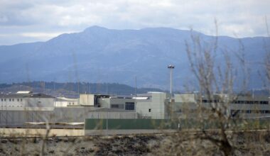 El preso acusado de matar a otro provoca un incendio en la cárcel de Campos del Río que obliga a evacuar una galería