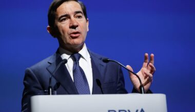 Carlos Torres se juega su futuro con la opa sobre el Sabadell