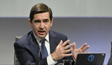¿Renta más la opa sin sinergias por fusión o recomprar acciones?