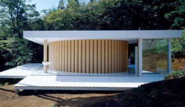 Así es la casa hecha con 110 tubos de papel reciclado diseñada por el arquitecto japonés Shigeru Ban