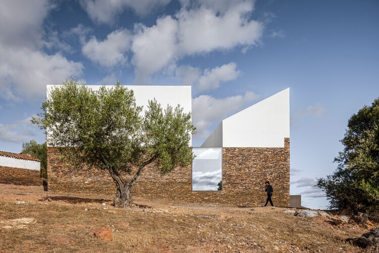 Casa mortuoria de Barrancos / Mesa Atelier - Imagen 1 de 32