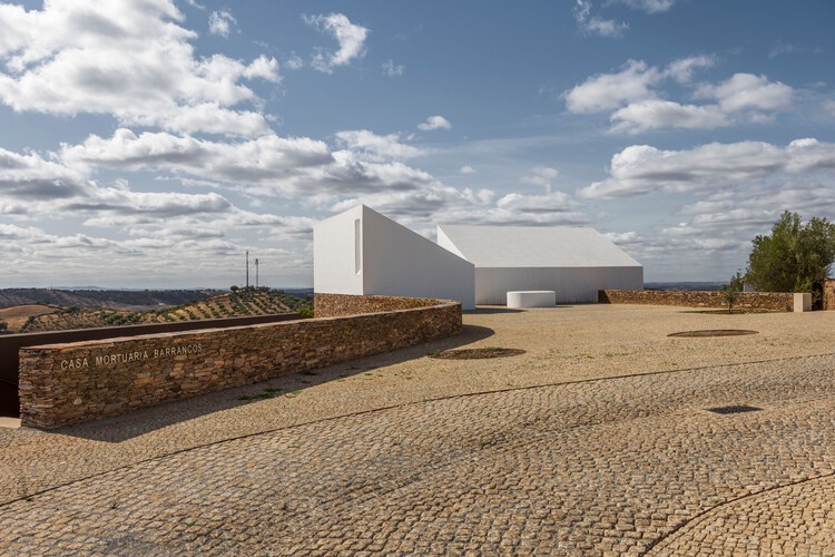 Casa mortuoria de Barrancos / Mesa Atelier - Imagen 9 de 32