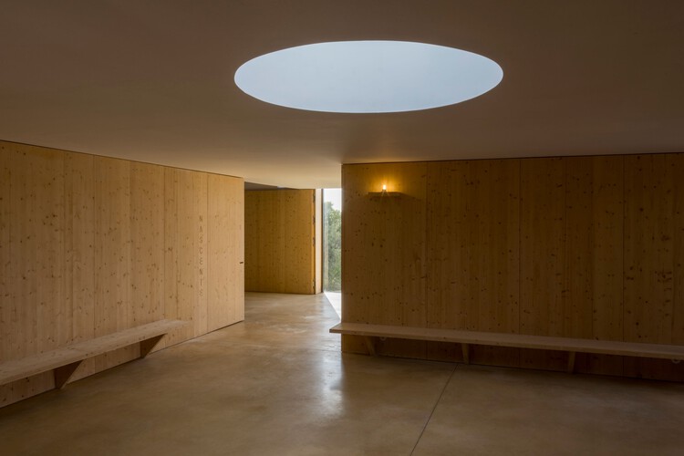 Casa mortuoria de Barrancos / Mesa Atelier - Fotografía interior, Madera, Concreto