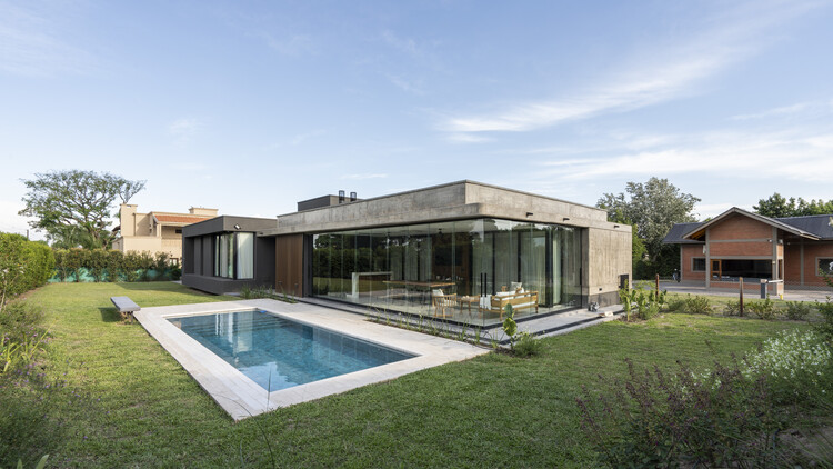 Casa Rosas / Etéreo Arquitectos - Fotografía exterior, Puerta, Jardín, Patio interior