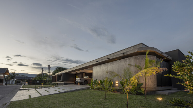 Casa Rosas / Etéreo Arquitectos - Fotografía exterior, Concreto