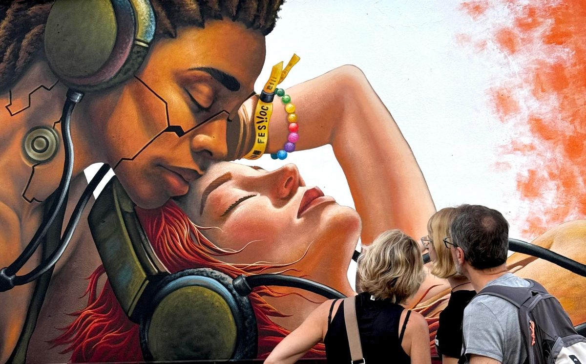 Detalle del mural 'Ressonàncies' del artista urbano Ruk.