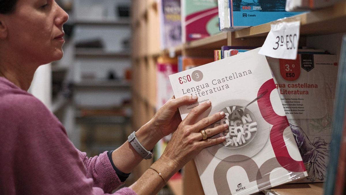 Empleada de una librería de Canarias.