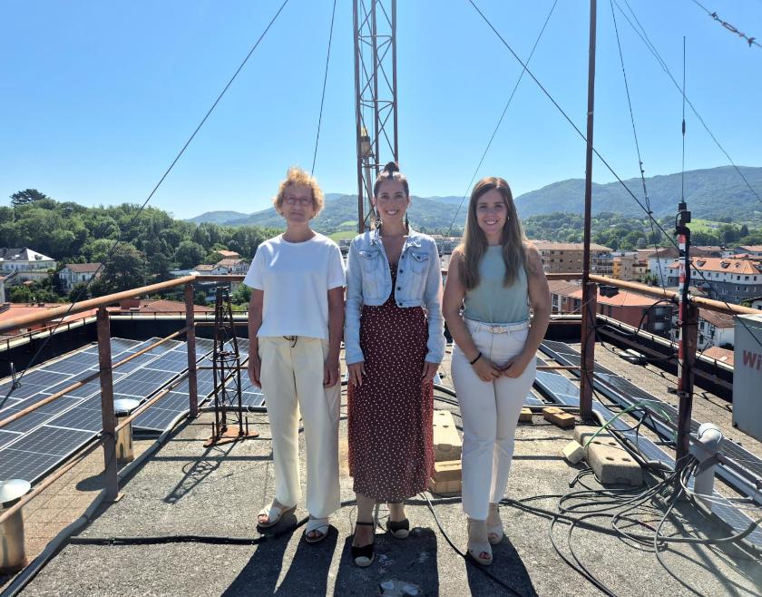 El Departamento de Movilidad, Turismo y Ordenación del Territorio renueva el receptor geodésico del Instituto Bidasoa de Irun, coincidiendo con el 20 aniversario de la Red GNSS de Gipuzkoa