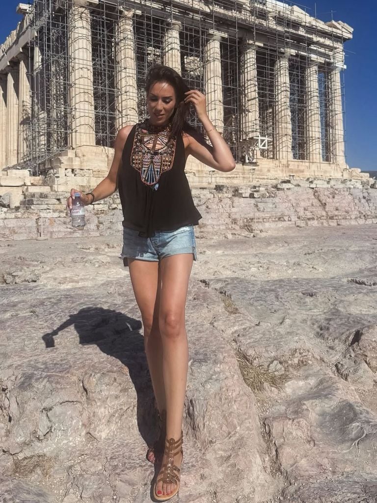 Patricia Pardo disfruta de las vistas del Partenón de Atenas