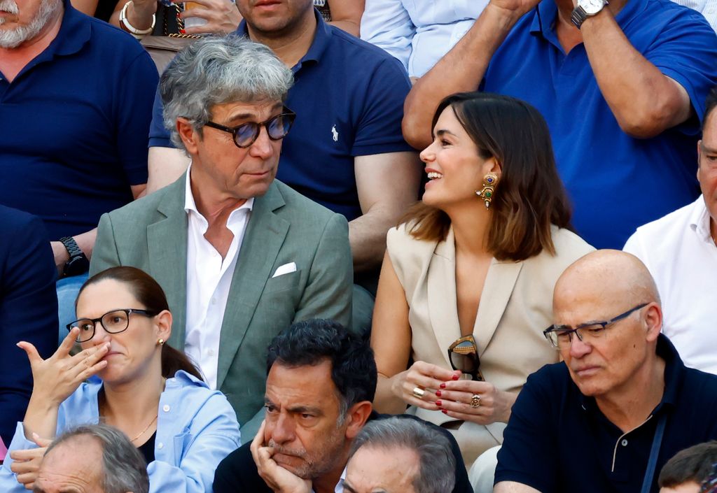 (Foto de ARCHIVO)
Elena S. Sánchez y su marido Roberto Domí­nguez viendo la corrida de toros de la Feria de San Isidro en la plaza de Las Ventas, a 29 de mayo de 2025, en Madrid (España)

Jose Velasco / Europa Press
CORRIDA;TOROS;PLAZA
29/5/2025