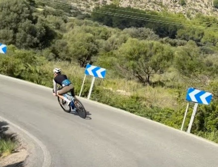 Franco Colapinto salió a despejarse con su otro deporte favorito: la bicicleta.