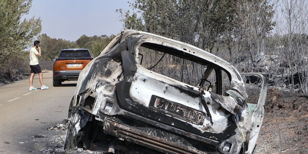 Cerca de 10.000 evacuados en unos incendios sin control en Castilla y León