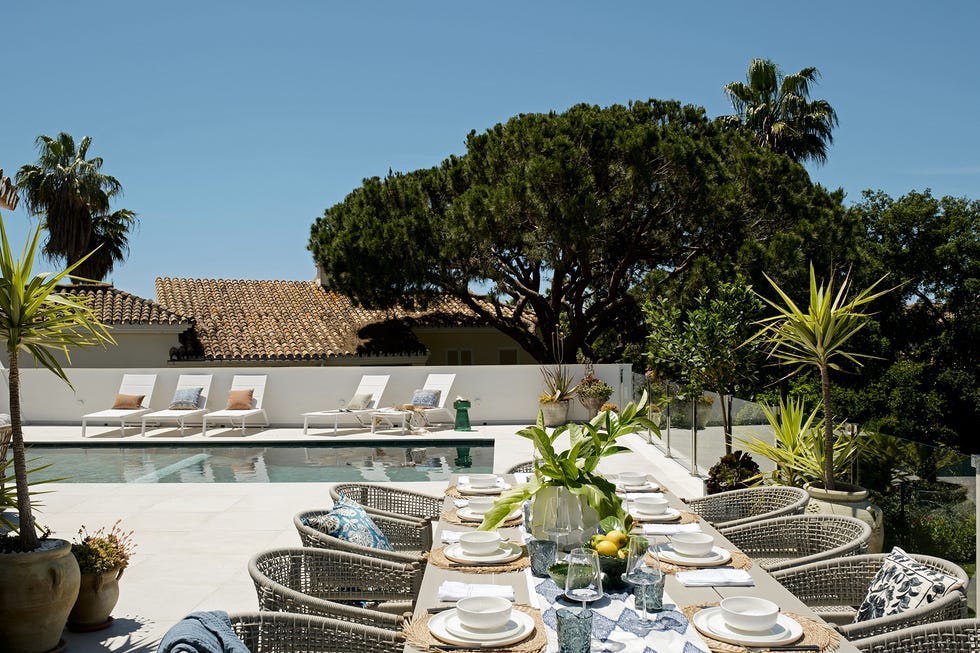 casa de campo con estilo mediterraneo decorada en blanco