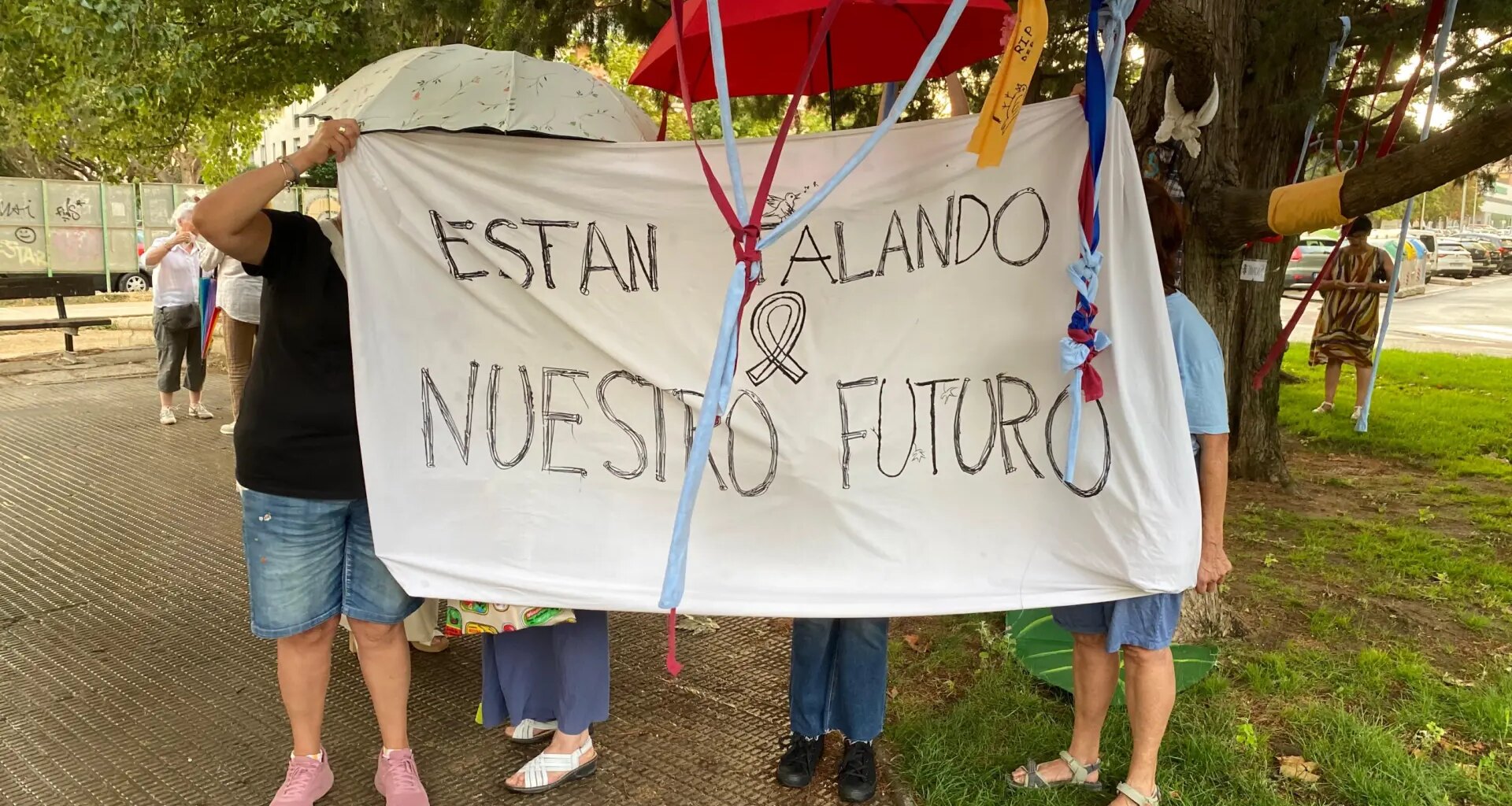 Nueva protesta en Huesca por la tala de árboles centenarios: "Nos han mentido"