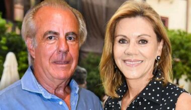 María Dolores de Cospedal, espectacular en bikini a sus 59 años, de escapada en yate con su novio, Fernando Portillo
