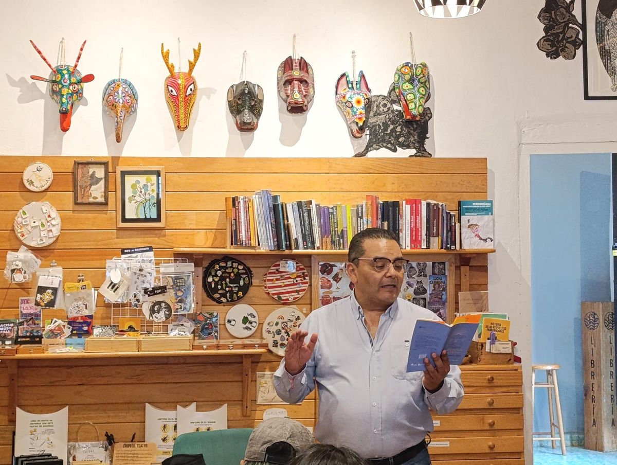 La Jornada - Cuando escribo soy un niño que sigue jugando con la imaginación: Luis Antonio Rincón
