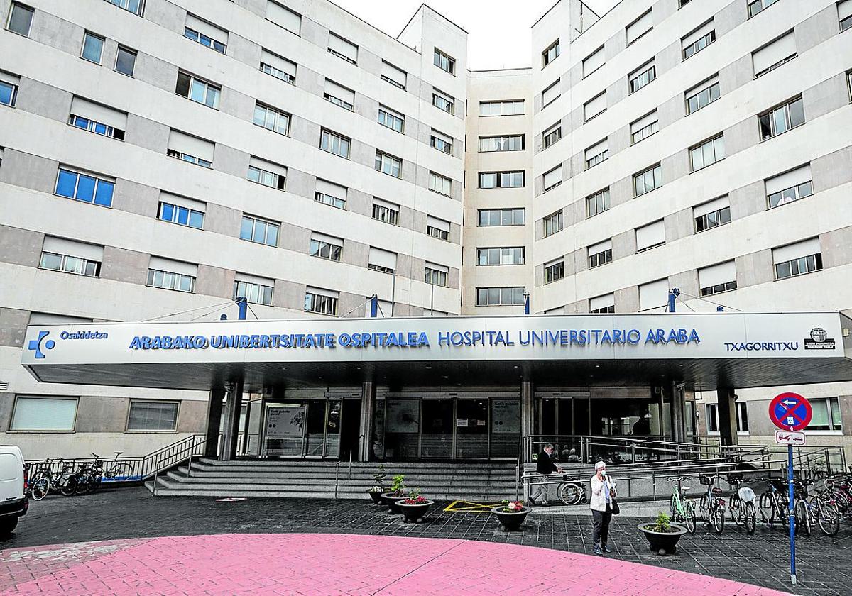Ertzainas custodian en Vitoria a un enfermo de tuberculosis para evitar que se escape