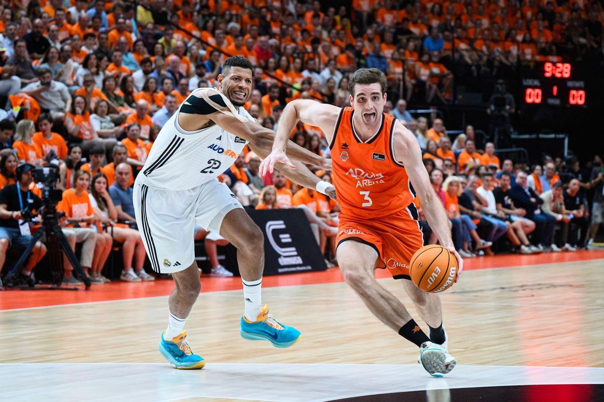 Nate Reuvers, durante la final de Liga Endesa ante el Real Madrid en La Fonteta
