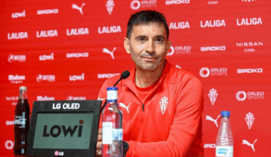 Garitano no descarta fichajes para la jornada 1, está contento con los delanteros y analiza el objetivo del Sporting: «Ahora no somos candidatos a nada, queremos serlo al final de temporada» - La Voz de Asturias