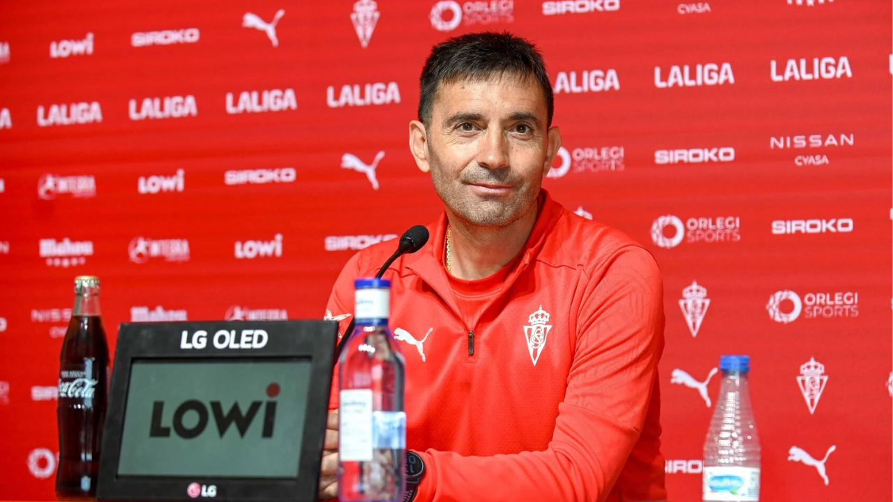 Garitano no descarta fichajes para la jornada 1, está contento con los delanteros y analiza el objetivo del Sporting: «Ahora no somos candidatos a nada, queremos serlo al final de temporada» - La Voz de Asturias