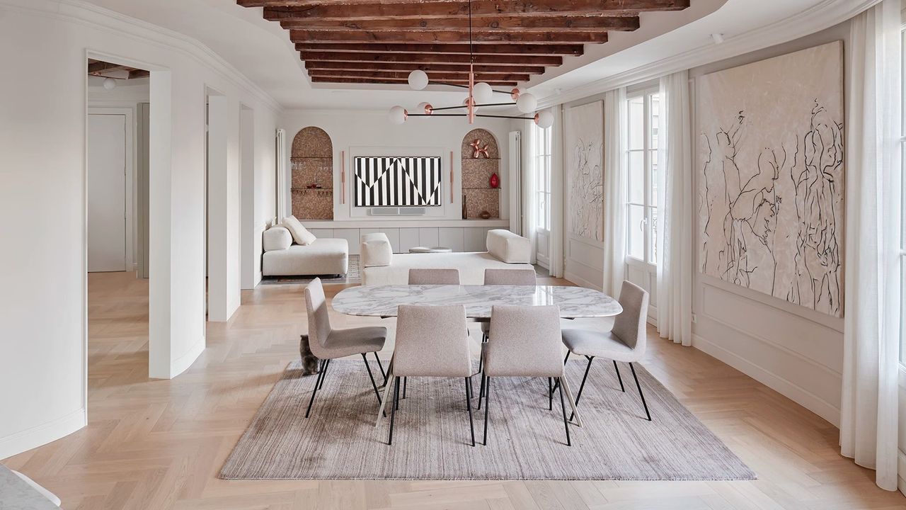Casa minimalista; un homenaje al color blanco y la madera