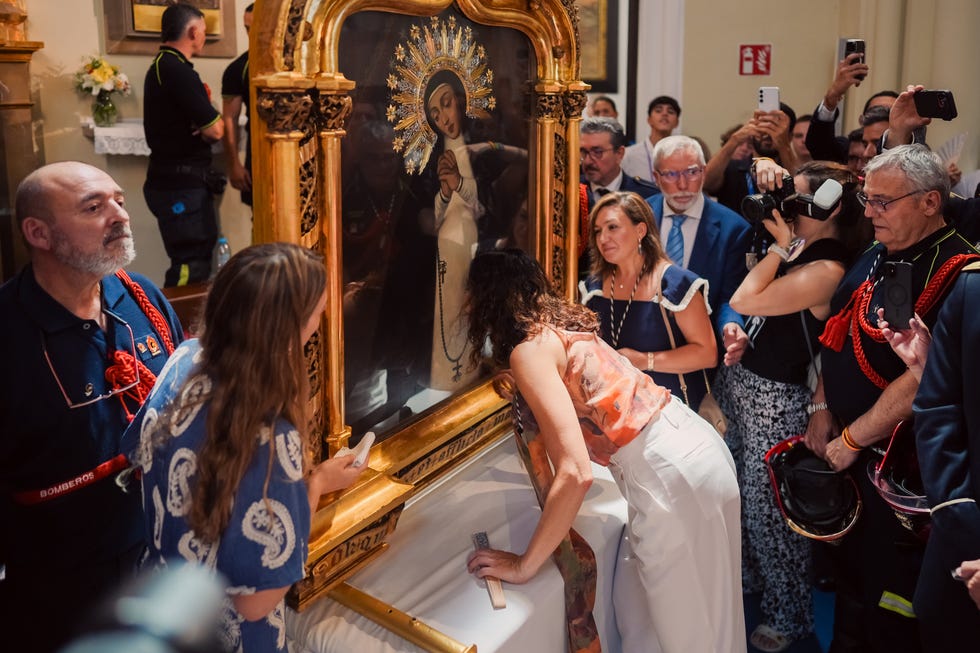 isabel díaz ayuso celebra la fiesta de la paloma