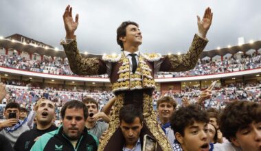 La salvaje inmensidad de Roca Rey convulsiona Bilbao en la tarde más grandiosa de su temporada