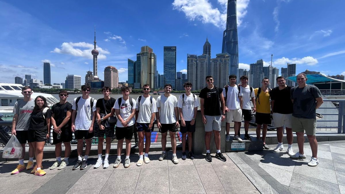 Los jugadores, ya en China.