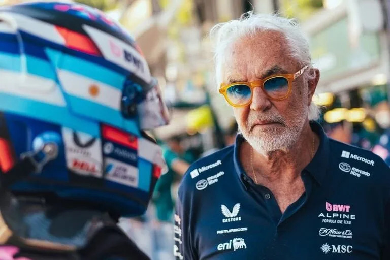 Flavio Briatore tiene un estilo de conducción tajante en Alpine 