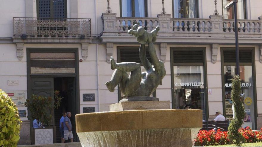 La obra «Maternidad» en el centro de la ciudad.