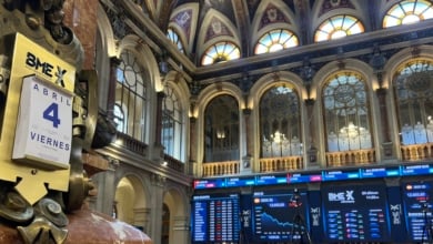 El Ibex cierra su peor sesión desde la pandemia con una caída del 5,8% arrastrado por los bancos