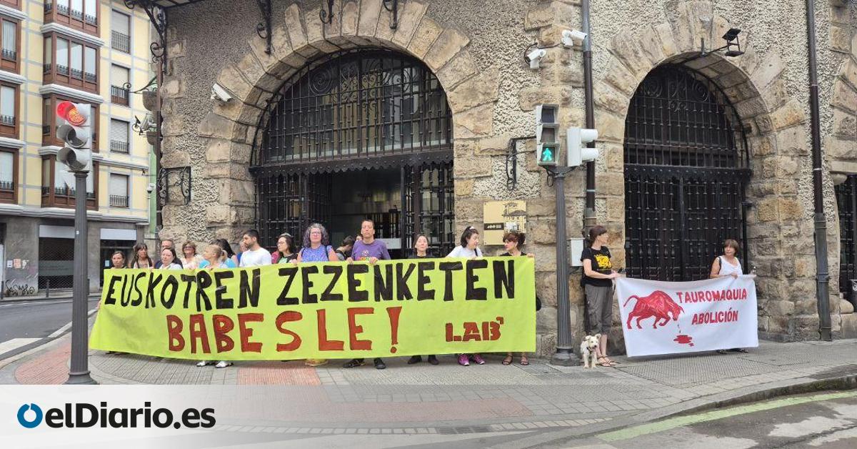 Trabajadores del tranvía de Bilbao, contra la publicidad de las corridas de toros: "Atenta contra la sensibilidad"