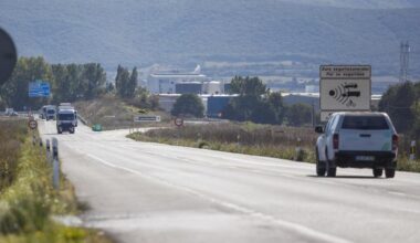 Dos jóvenes de 22 años fallecidos y un herido al chocar dos coches en Álava