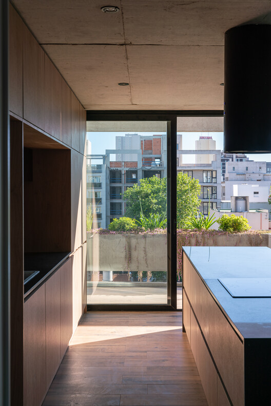 Edificio Avellaneda 1539 / BTE-ARQ - Fotografía interior, Cocina, Madera, Concreto