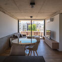Edificio Avellaneda 1539 / BTE-ARQ - Fotografía interior, Madera, Sillas