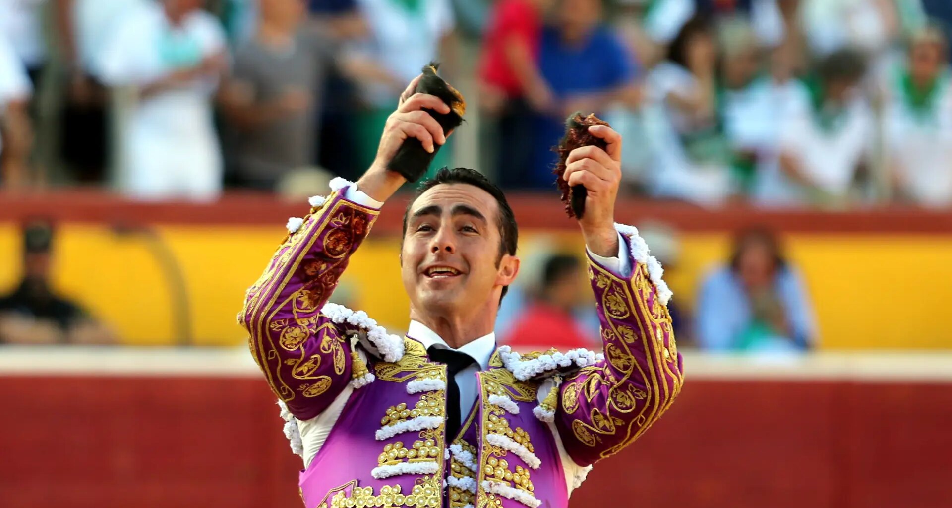 El Ayuntamiento de Huesca reivindica la tauromaquia con el homenaje a El Fandi