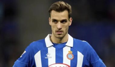 Se complica el fichaje de Brian Oliván y el Sporting tiene 48 horas para fichar un defensa y dar salida a sus descartes - La Voz de Asturias