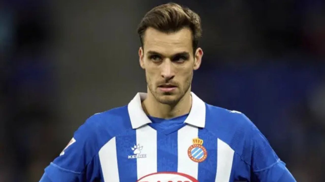 Se complica el fichaje de Brian Oliván y el Sporting tiene 48 horas para fichar un defensa y dar salida a sus descartes - La Voz de Asturias