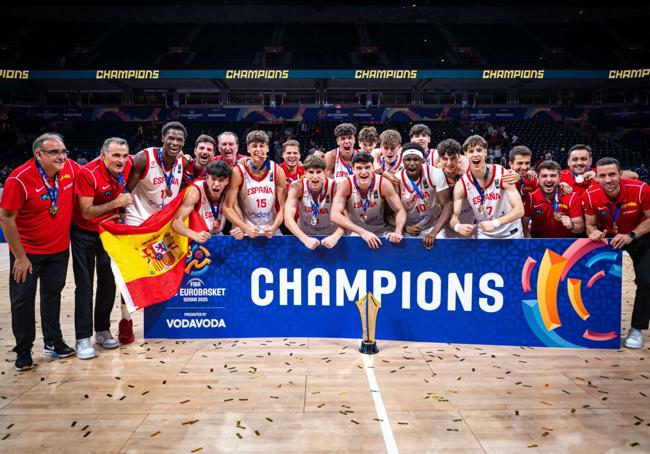 España U18 festeja a lo grande el triunfo continental.