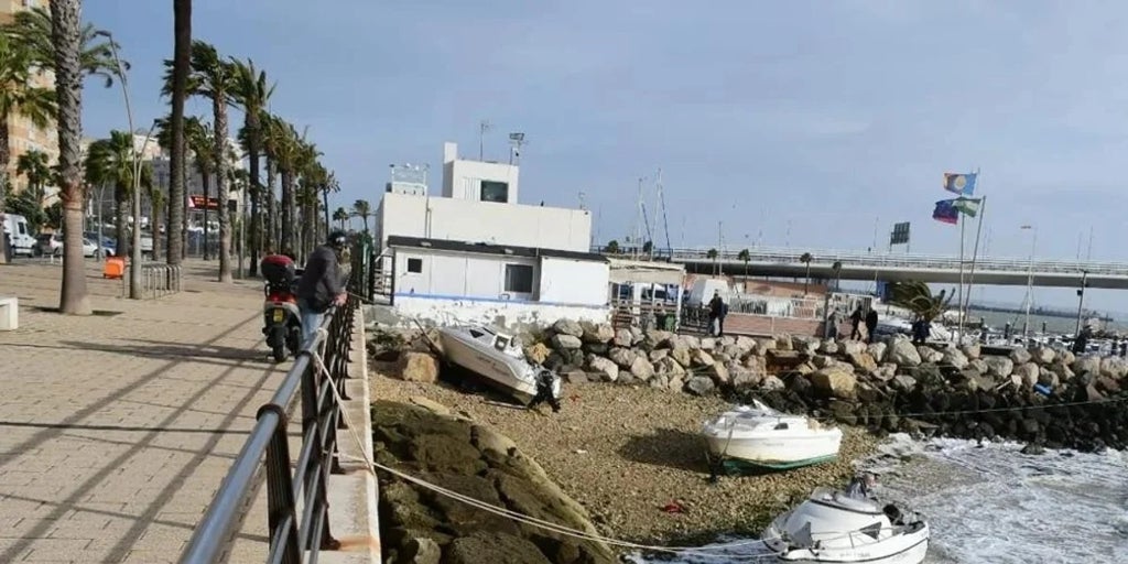 Trágica muerte de un hombre en el espigón de debajo del puente de la Constitución de Cádiz