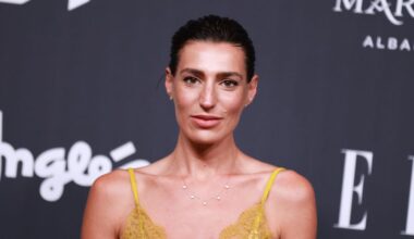 Eugenia Osborne deslumbra como madre invitada de comunión con un vestido estampado