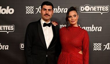 Los exconcursantes de «La Isla de las Tentaciones» Hugo y Lara sorprenden en Bueu con un una fiesta nocturna por el bautizo de su hijo
