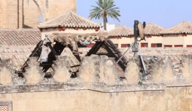 La Mezquita de Córdoba reabre con normalidad a las visitas tras el incendio - La Voz de Galicia