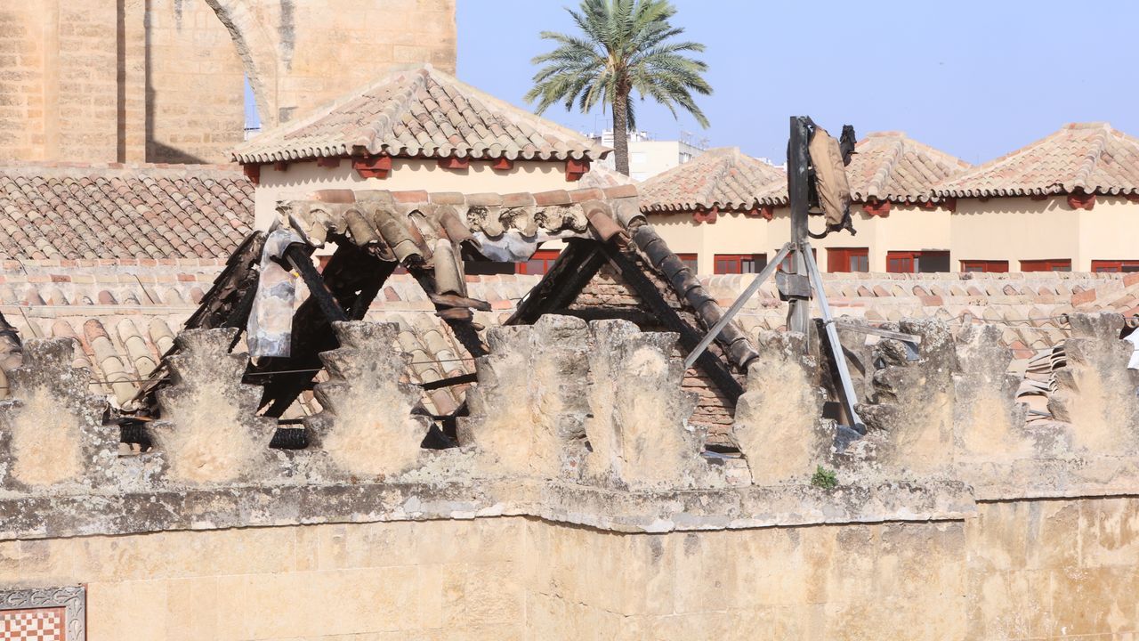 La Mezquita de Córdoba reabre con normalidad a las visitas tras el incendio - La Voz de Galicia