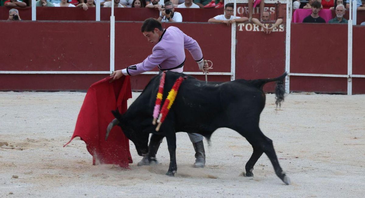 David Pardo iniciando un pase de pecho. | ENRIQUE SOLER