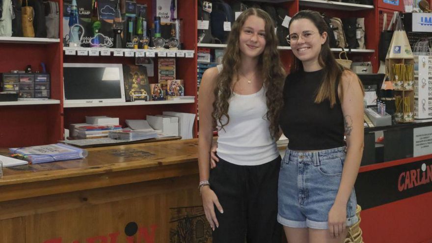 Luana y Lucía, dependientas.