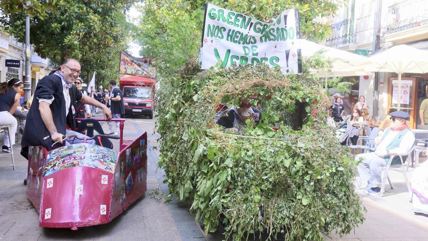 En imágenes: Blusas y neskas desfilan en el segundo paseíllo